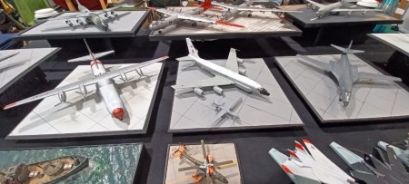 We took the opportunity to show some bigger birds, the Rivet Joint and B-1 both on their first outings. On the left of the picture is Huw's 'What If Belfast' (at least that's what we told one magazine editor............)